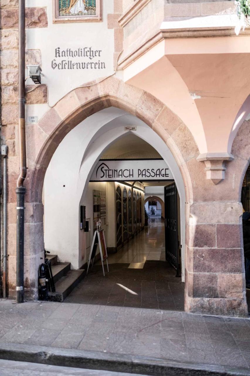 Stay Cooper L Guesthouse Zum Loewen Merano Kültér fotó